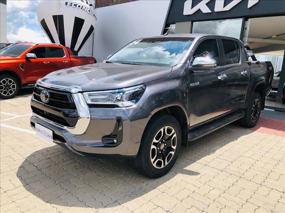 TOYOTA HILUX 2.8 D-4D TURBO DIESEL CD SRX 4X4 AUTOMÁTICO TOYOTA HILUX 2.8 D-4D TURBO DIESEL CD SRX 4X4 AUTOMÁTICO